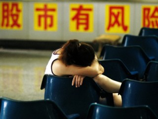 如何分析美国散户少的原因？这种现象对金融市场有什么影响？