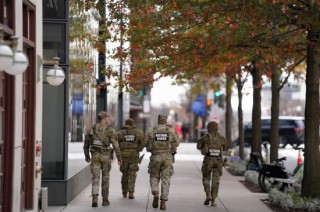 被控袭击国民警卫队者面临美国谋杀罪指控，特朗普拟暂停“第三世界”移民