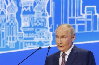 外盘头条：普京据称正在试探特朗普 欧盟对苹果和Meta罚款料将相对温和 经济学家下调2025年美国经济增长预期