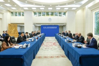 商务部部长王文涛会见大众汽车集团管理董事会主席奥博穆