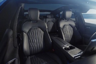 雷军曝光新一代小米SU7内饰图：这个氛围灯，是不是还可以？