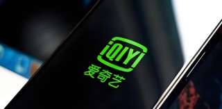 爱奇艺颁奖乌龙惹众怒：粉丝花钱投奖“飞了”，深夜道歉被批“没诚意”