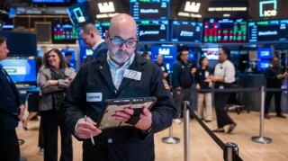 午盘：美股基本持平 软件股继续下滑