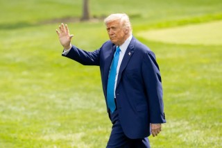 洛杉矶乱了！“美国现役海军陆战队正高度戒备”