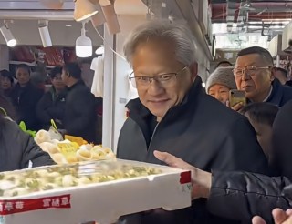 上海买个菜竟能偶遇黄仁勋？网友直呼“不得了”！
