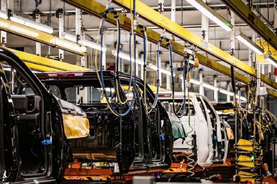 特朗普持续实施的25%汽车关税预计将使销量减少数百万辆，造成 1000 亿美元损失  第1张