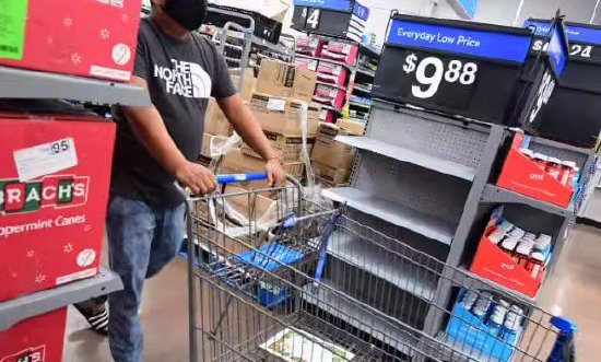 外盘头条：特朗普称其喜欢“百万富翁税”的想法 美国消费者信心大幅下滑 经济学家下调今明两年美国经济预期  第3张