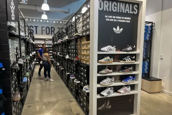 阿迪达斯预警全美产品涨价 在美本土无生产能力 第1张 阿迪达斯预警全美产品涨价 在美本土无生产能力 第1张