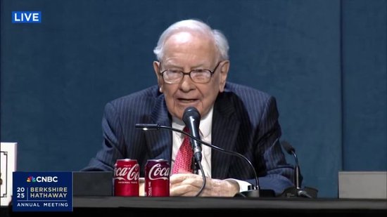 直击2025年巴菲特股东大会：贸易不应成为武器 市场波动实属常态 突然宣布年底卸任CEO  第1张