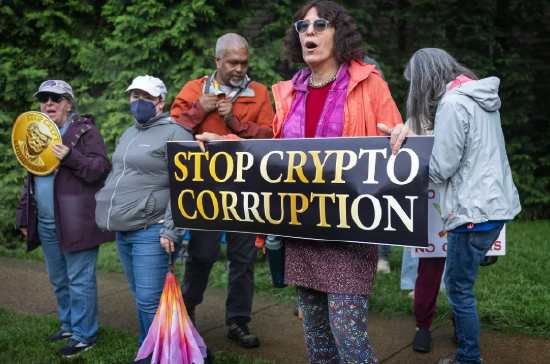 特朗普加密晚宴参加者吐槽：吃得糟透了，安保松懈，没机会和特朗普搭话  第2张