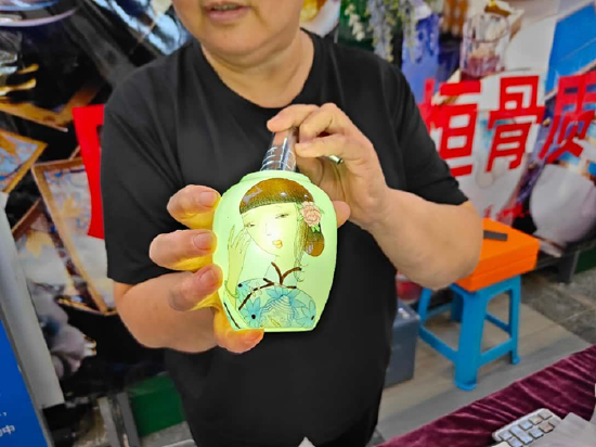 她数度哽咽，想让唐山骨质瓷再放光华！  第2张