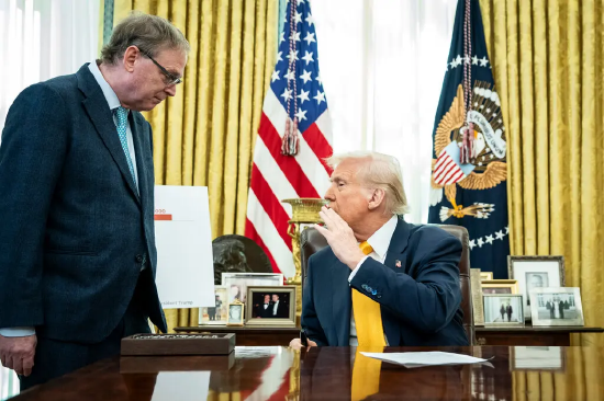 哈塞特如何成为特朗普的忠实拥趸与美联储主席候选人 第2张 哈塞特如何成为特朗普的忠实拥趸与美联储主席候选人 第2张