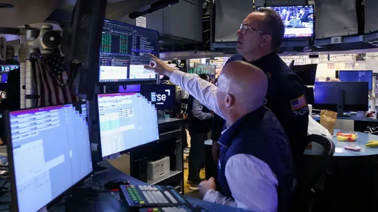 尾盘:美股走势分化 道指下跌320点 第1张 尾盘:美股走势分化 道指下跌320点 第1张