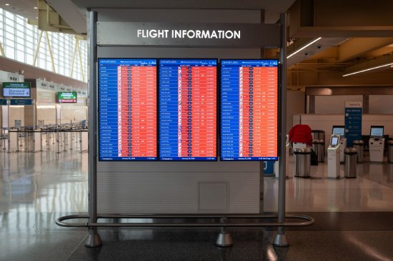 强烈冬季风暴冲击未消 美国多地航班持续大规模取消  第1张