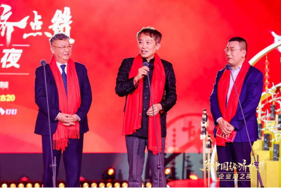 陈景河现场落泪,卢迈呼吁关注农村养育,韩璧丞展示仿生手抓哑铃……上百位企业家共话中国经济新动能 第17张 陈景河现场落泪,卢迈呼吁关注农村养育,韩璧丞展示仿生手抓哑铃……上百位企业家共话中国经济新动能 第17张