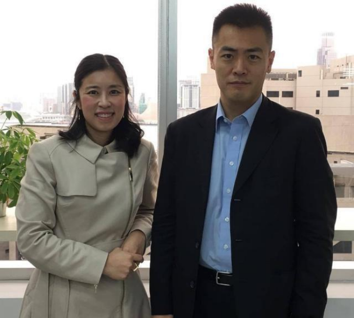 父亲身家超过李嘉诚，他不爱美女爱丑女，继承60亿家产坐地铁上班  第4张